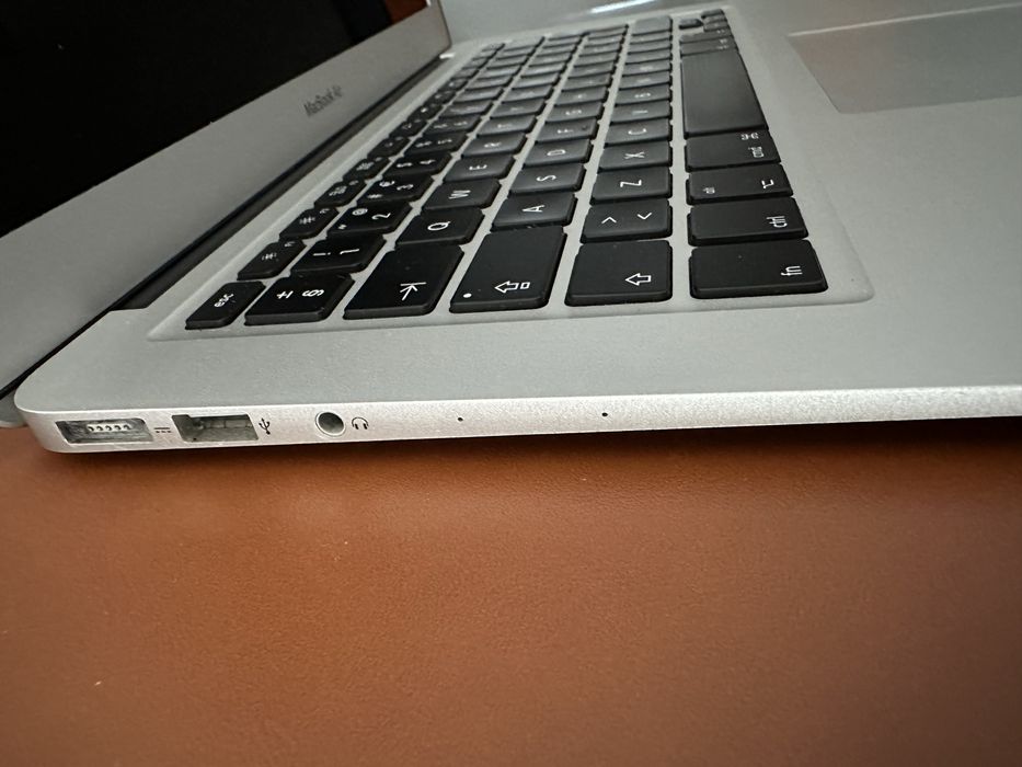 Apple Macbook Air