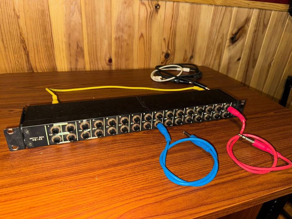 Patchbay / Patch Box PB 32 + oferta de cabos TRS