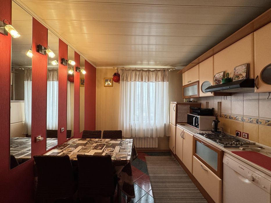 Продам 3к.кв возле метро Спортивная