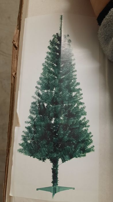 Vendo árvore de natal 120cm bem estimada