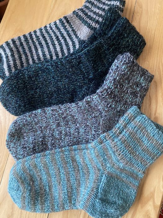 Шкарпетки в‘язані ручної роботи.
