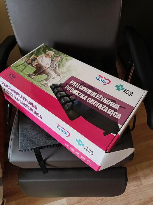 Fotel rehabilitacyjny + poduszka przeciwodleżynowa. Super stan