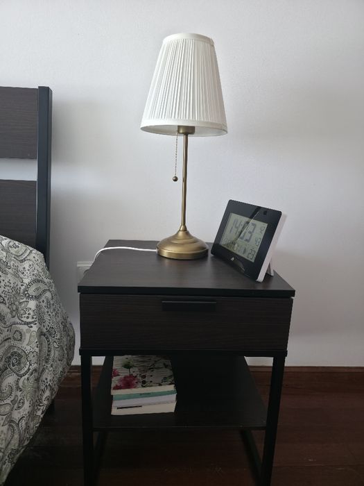 Cama de casal mobília