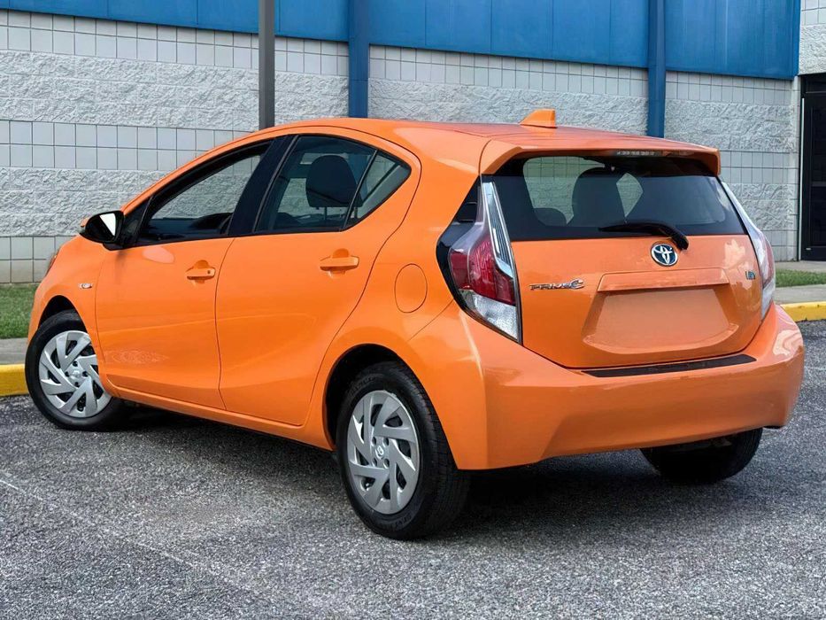 Toyota Prius c      2016