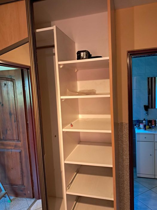 Szafa do zabudowy z lustrem