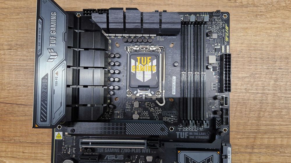 Płyta główna ASUS TUF GAMING Z790-PLUS WIFI lga1700 box gwarancj J1616