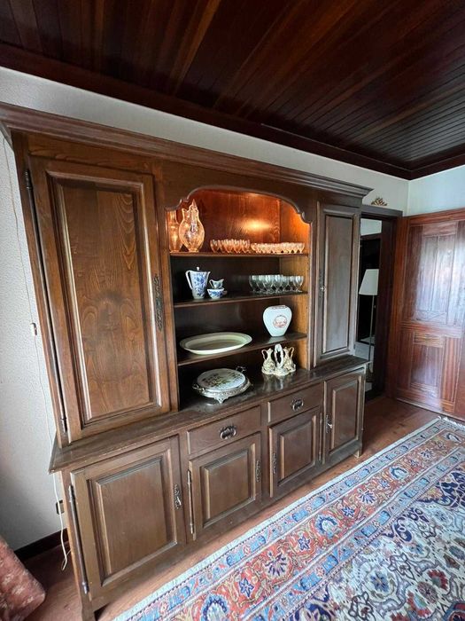 Louceiro Vintage em Madeira Maciça – Elegância para Guardar Histórias