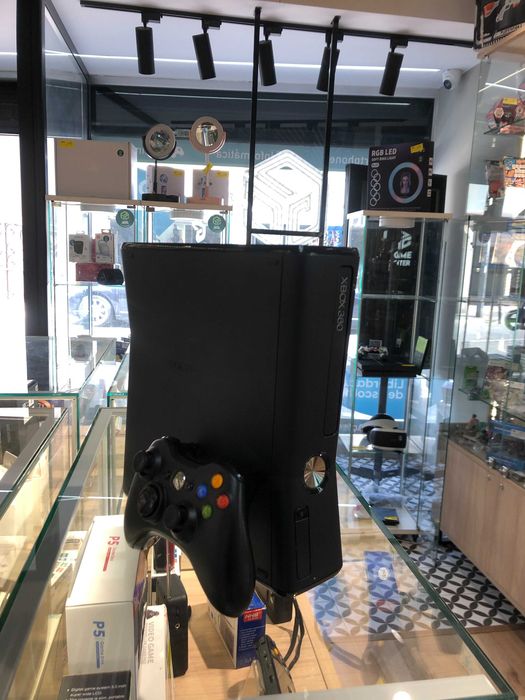 CONSOLA XBOX360 SLIM 4GB PRETA COM COMANDO - USADA SEM CAIXA