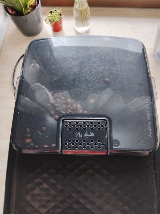 Ekspres do kawy Philips z serii 3200 LatteGo,