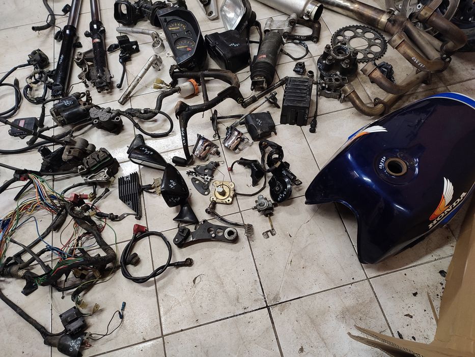 Honda CBX 750 części koło wydech tłumik lampa bak lagi oś moduł tłumik