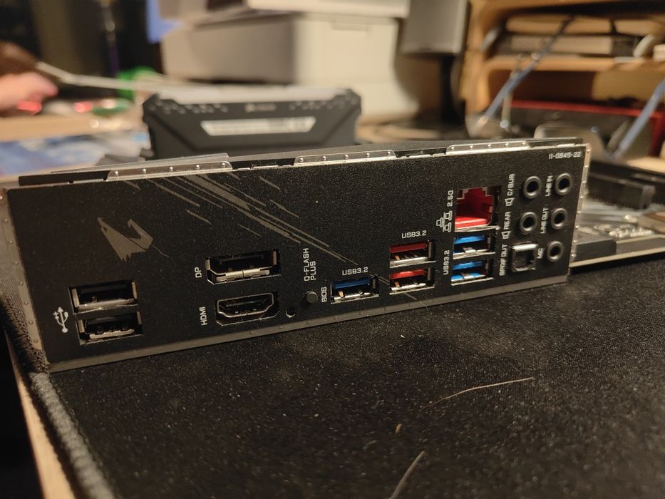 Processador Ryzen 5 5600X + 1 6 GB ram + motherboard Aorus