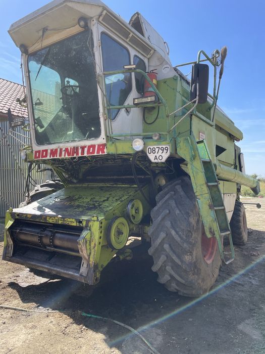 Claas Dominator 106
