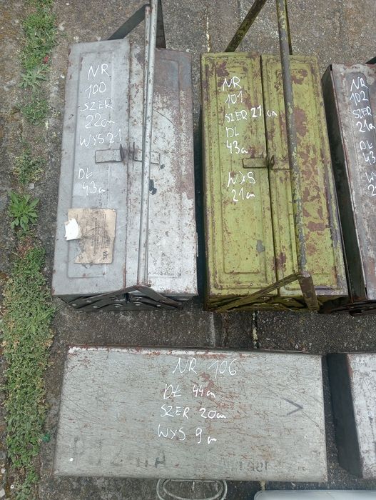 Stare Skrzynki Skrzyneczki metalowe  różne rozmiary pojemniki