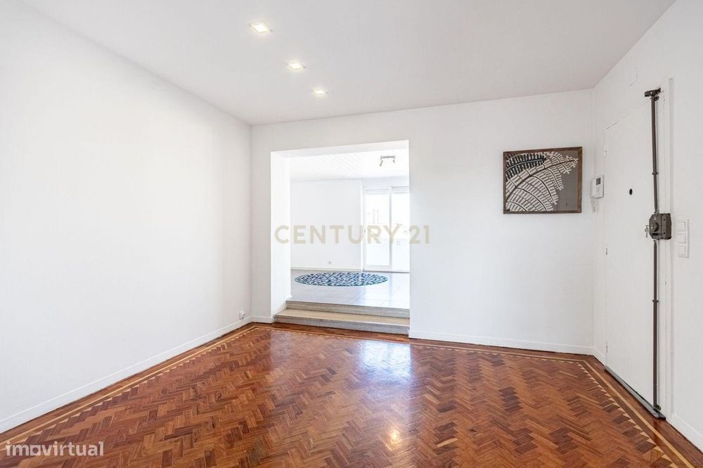 Apartamento T2 com Vista Deslumbrante e Terraço sobre Lisboa