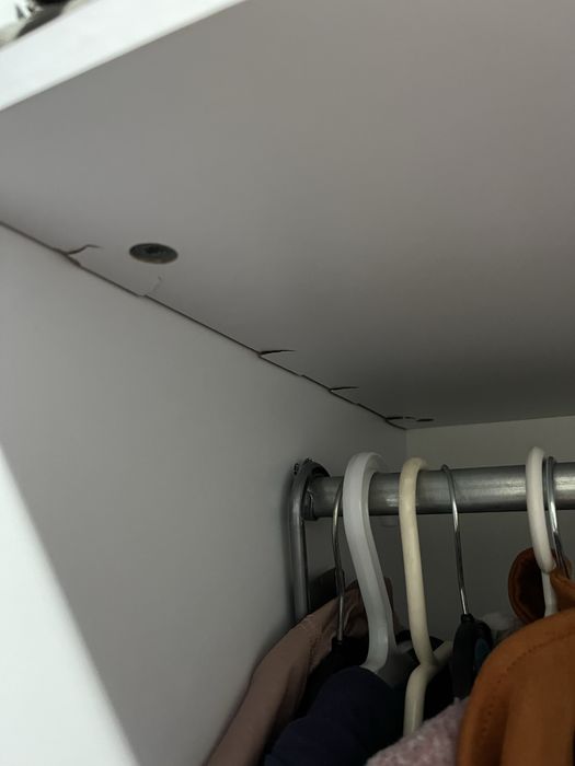 Roupeiro Pax com portas de correr e espelho