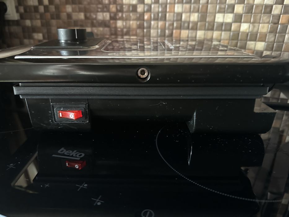 Гриль- прес електричний Polaris PGP 1502