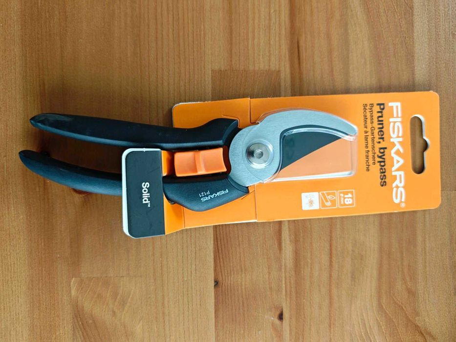 Sekator ręczny FISKARS Solid P121