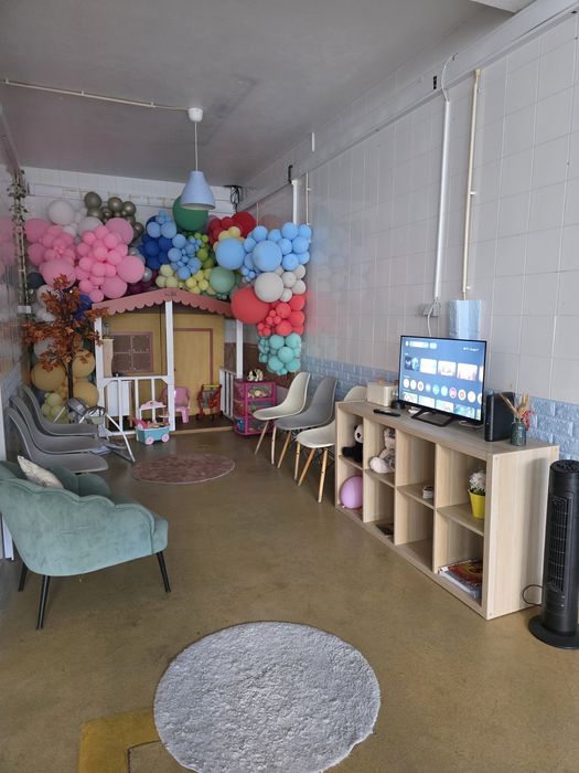 Espaço para festas com piscina/decoração personalizada
