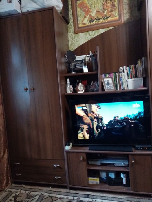 Стенка горка в гостинную в нормальним состоянии,