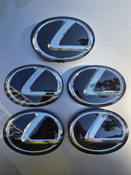 Эмблема, логотип, значок Lexus под дистроник, радар