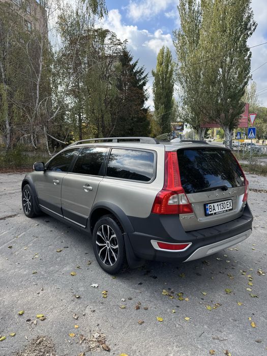 Volvo XC70 — надійний повнопривідний універсал у чудовому стані
