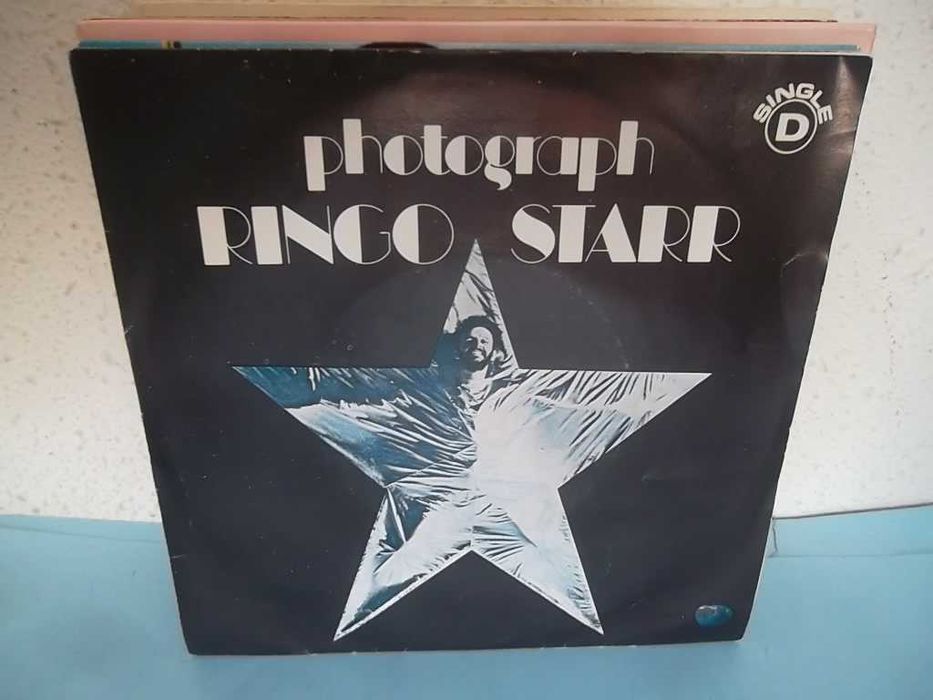 Lote de 5 singles. Garfunkel, Ringo Starr, Elton John etc.