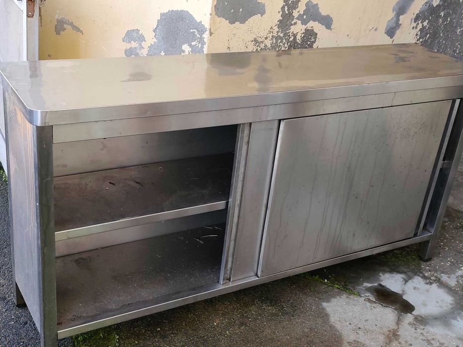 Bancada inox com portas de correr