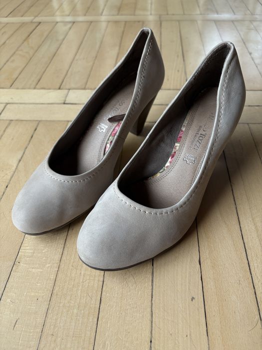 Buty damskie zamszowe beżowe r. 40