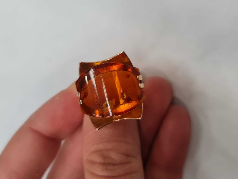 Piękny złoty pierścionek/ Radzieckie 583/ Bursztyn/ 5.95 gram/ R12.5