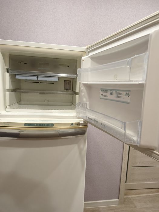 Продам Холодильник Whirlpool ARG 773