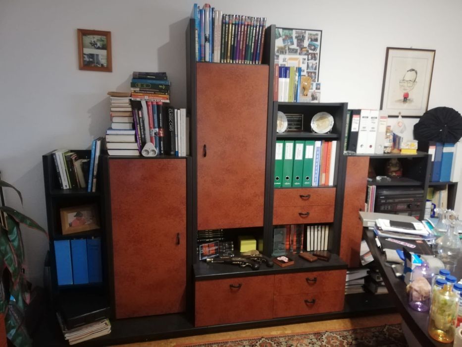 Conjunto escritório com mesa e modulo de moveis arquivo