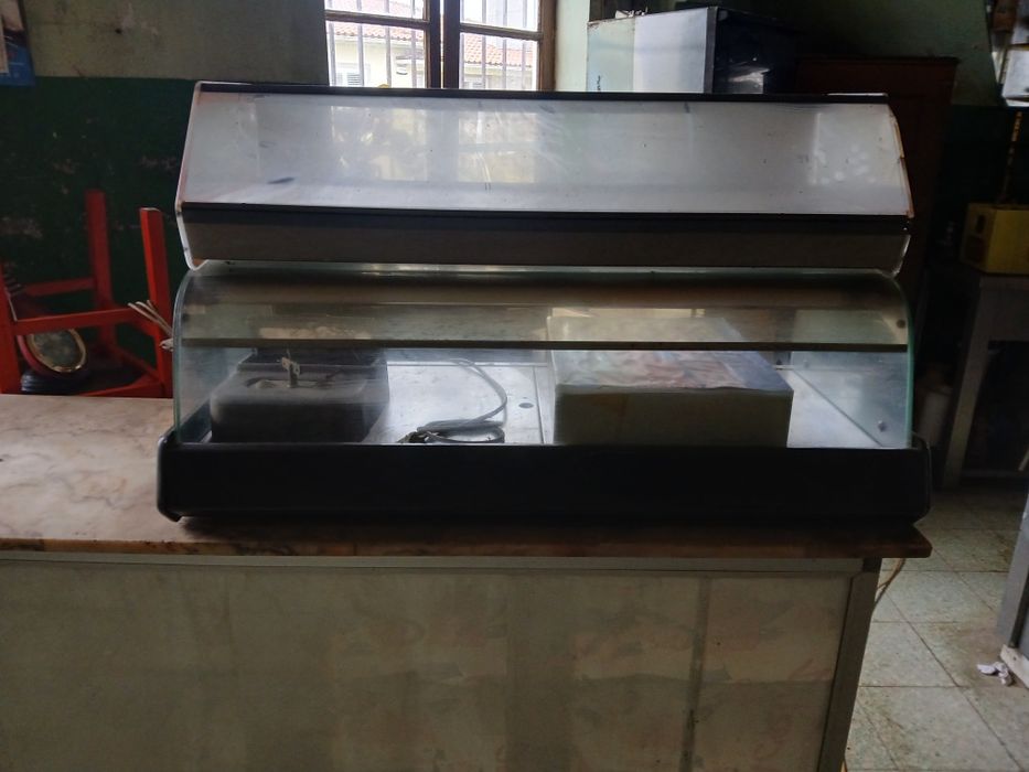 Balcão café e maquina de café