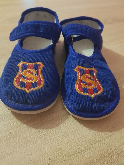 Продається дитяче взуття