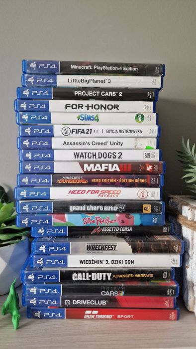 Konsola PS4 z grami
