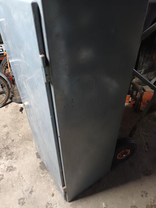 Metalowa szafka narzędziowa