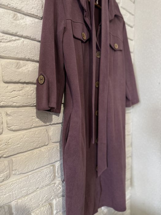 Продам гарне плаття з поясом . Підкреслює талію .