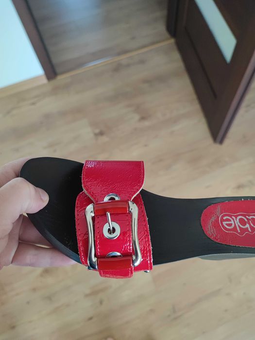 Klapki chodaki koturna