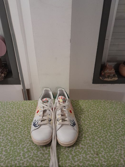 Vendo Sapatilhas de Senhora ADIDAS muito bonitas como novas