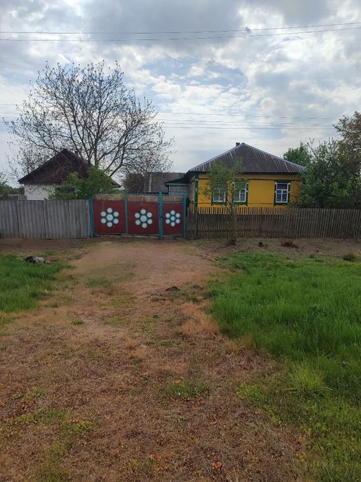 Продається добротний будинок в с.Любовичі.