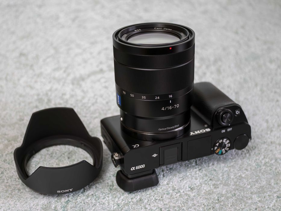 SONY 16-70mm f/4 OSS ZEISS • E-mount • Zeiss T* • Zoom Lens  4.4х