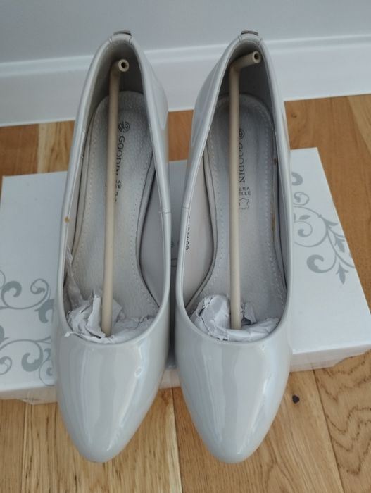 Buty damskie obcas 39 lakierowane