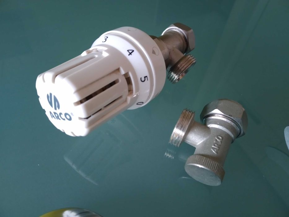 Torneira termostática e cotovelo de ajuste, marca Arco