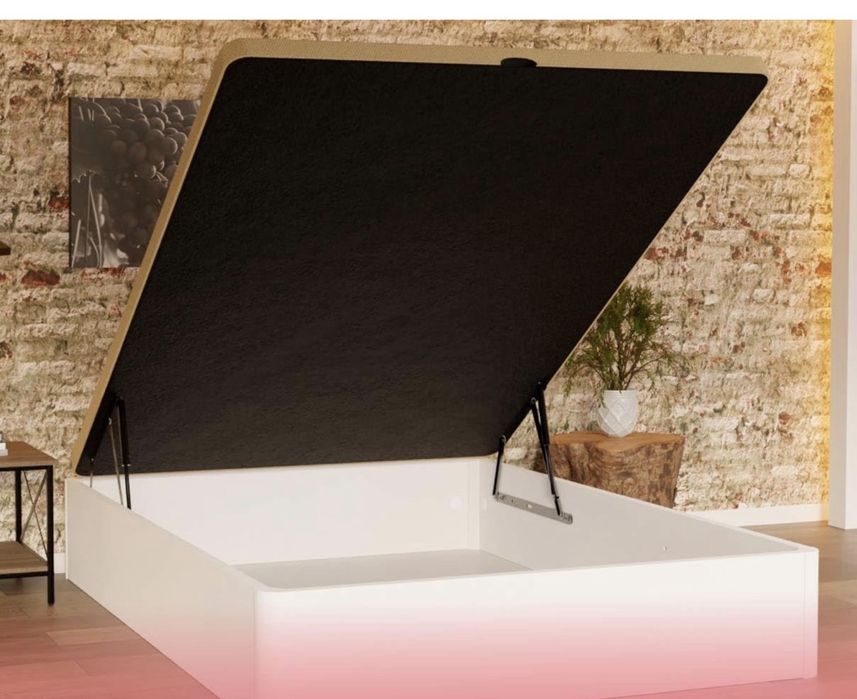 Cama com espaço para arrumaçao