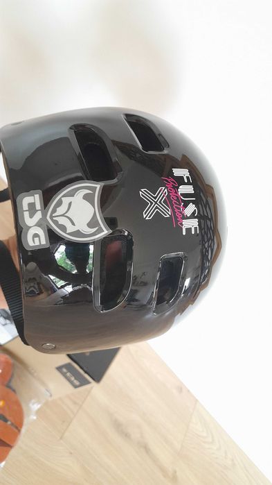 Fuse Alpha kask skate | Glossy Miami Black