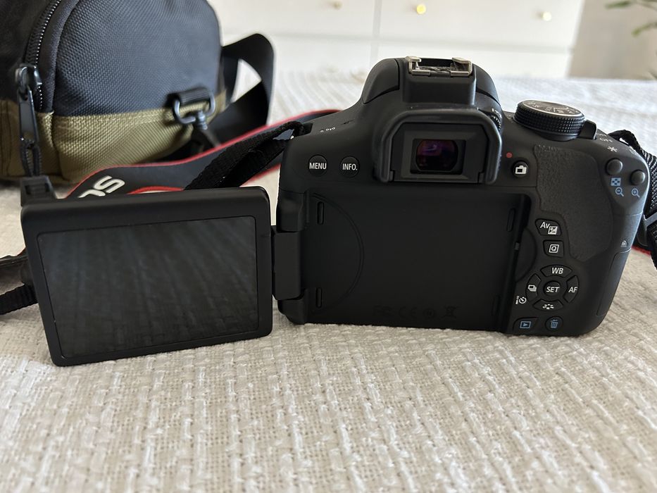 Câmara fotográfica cânon EOS750D NOVA