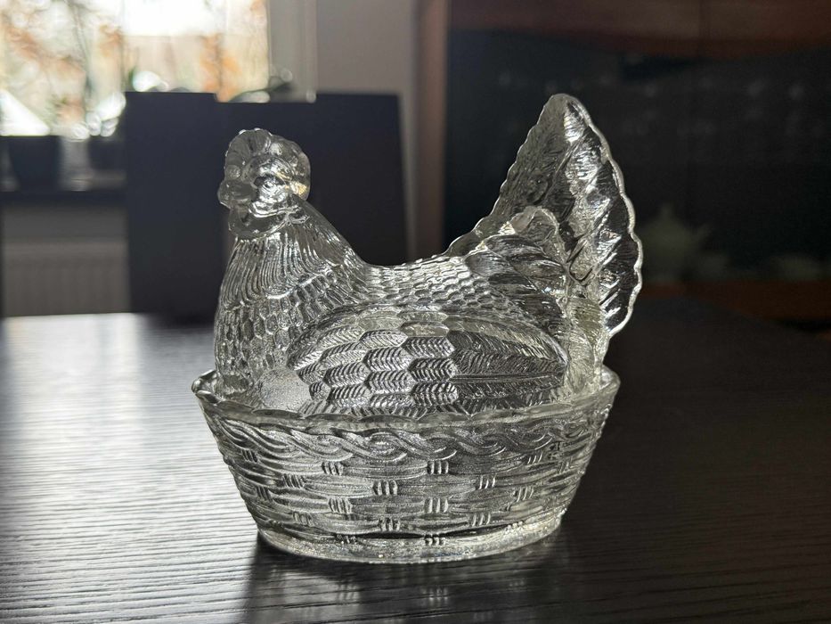 Kura ząbkowice( bomboniera )
