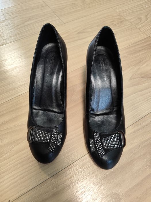 Кожаные  туфли на танкетке