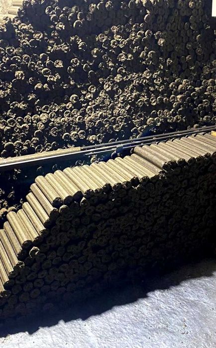 Вугілля брикети пелети тепло без різких перепадів