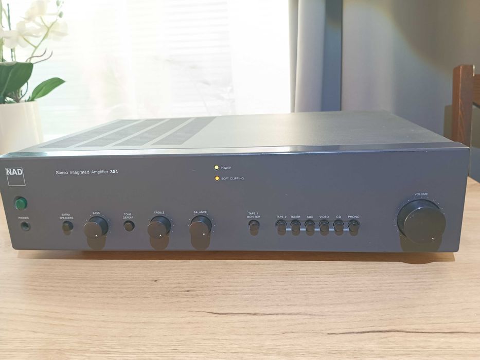 Wzmacniacz NAD 304
