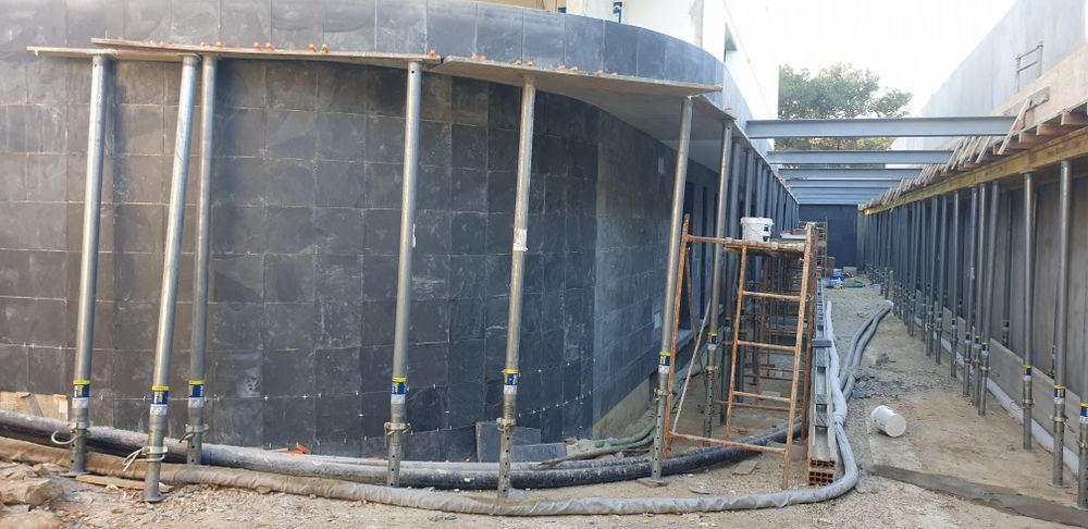 Parede em ardosia preta